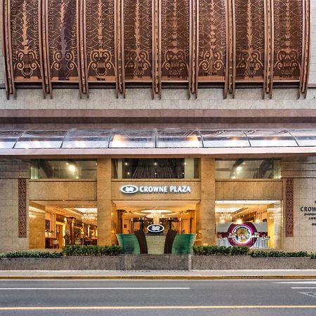 Crowne Plaza Shanghai Nanjing Road, an IHG Hotel Bagian luar foto The entrance of the hotel
