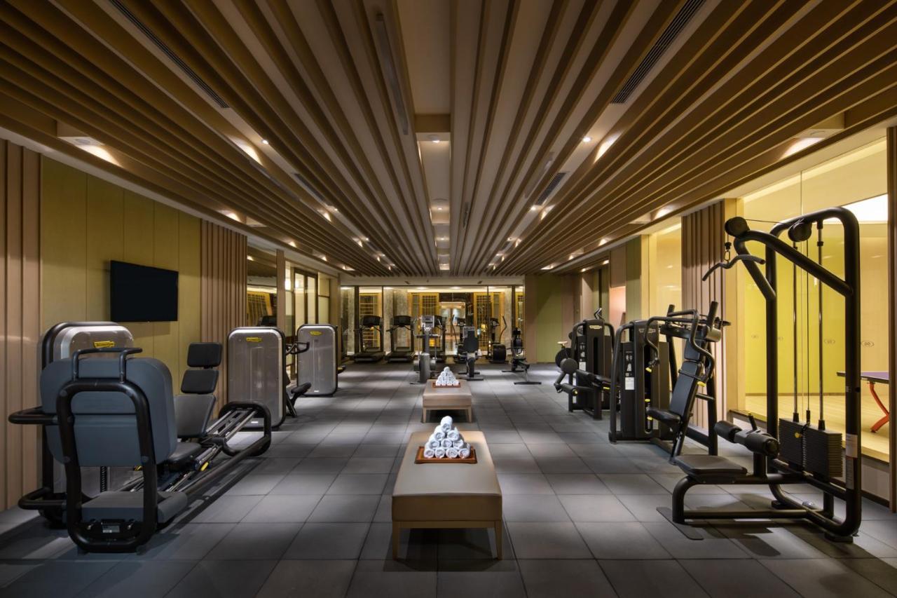 Crowne Plaza Shanghai Nanjing Road, an IHG Hotel Bagian luar foto The gym at The Landmark