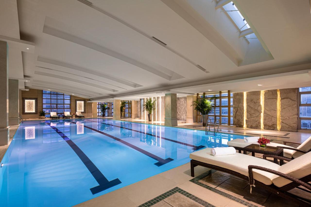 Crowne Plaza Shanghai Nanjing Road, an IHG Hotel Bagian luar foto The pool at the Mandarin Oriental, Beijing