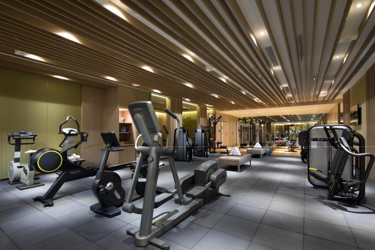 Crowne Plaza Shanghai Nanjing Road, an IHG Hotel Bagian luar foto The gym at The Landmark