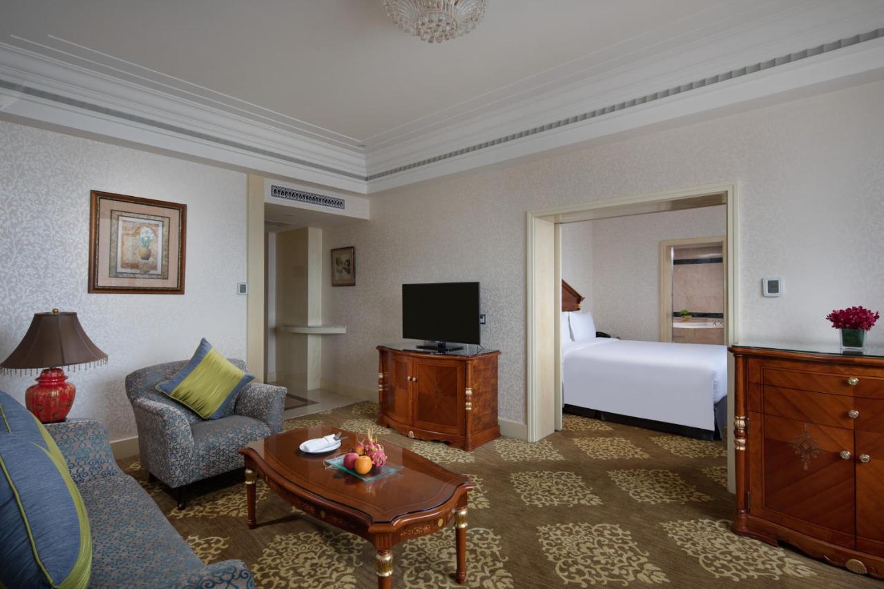 Crowne Plaza Shanghai Nanjing Road, an IHG Hotel Bagian luar foto