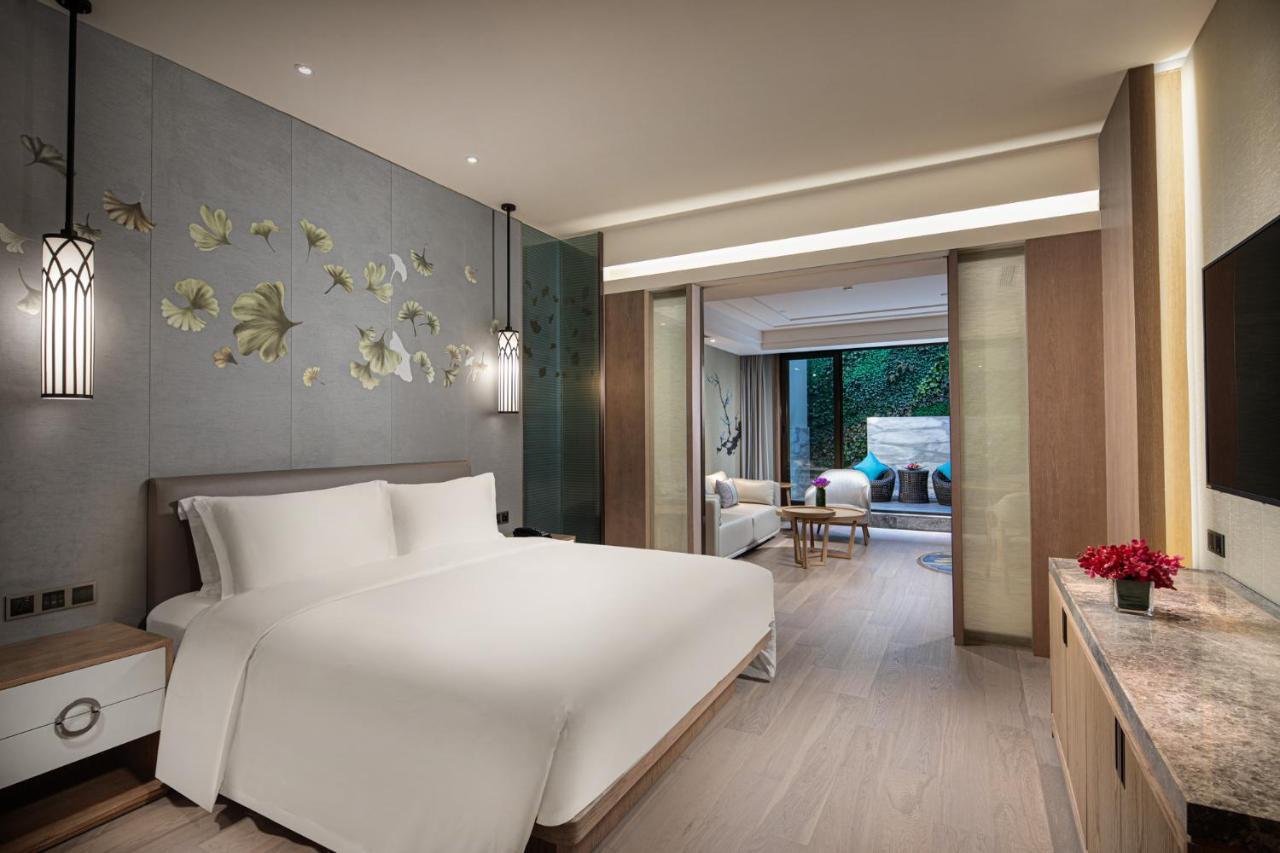 Crowne Plaza Shanghai Nanjing Road, an IHG Hotel Bagian luar foto Deluxe Suite