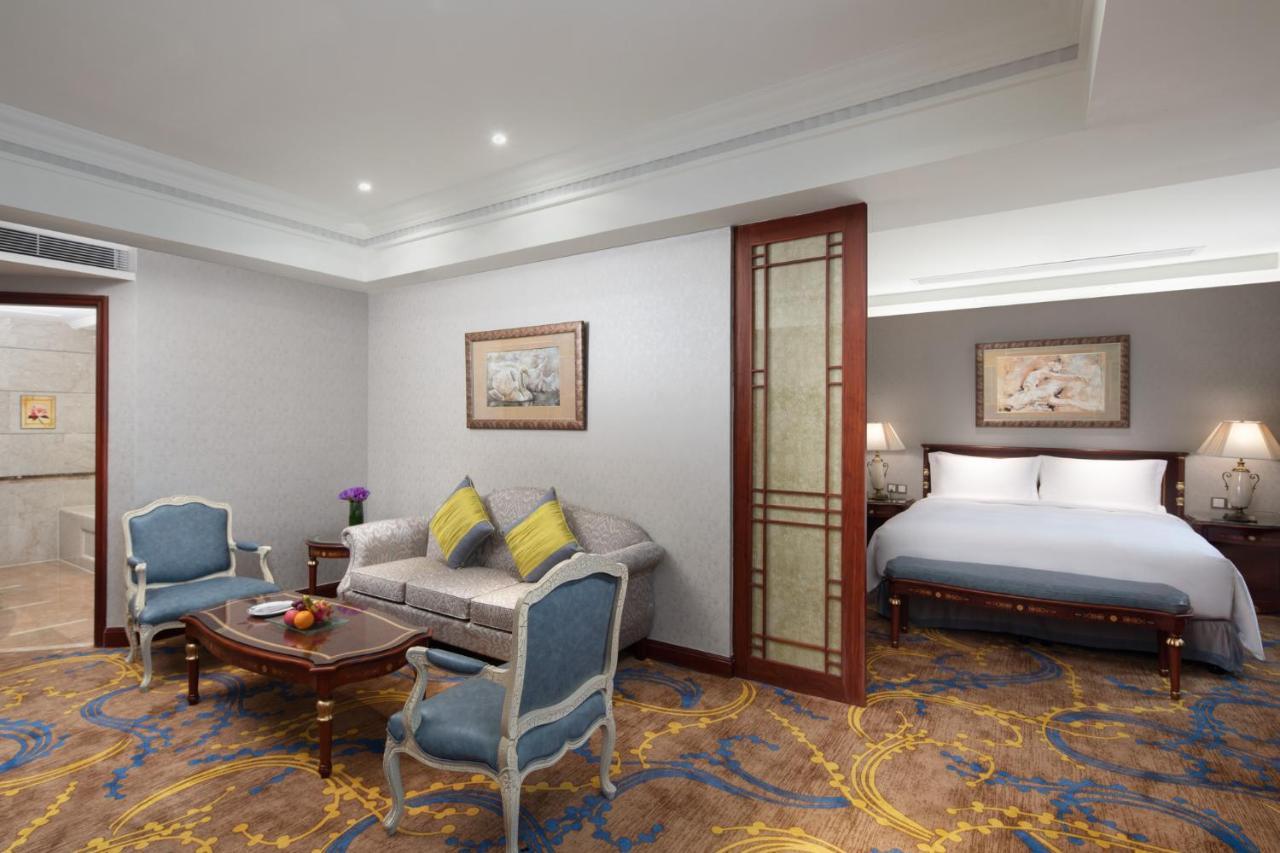 Crowne Plaza Shanghai Nanjing Road, an IHG Hotel Bagian luar foto