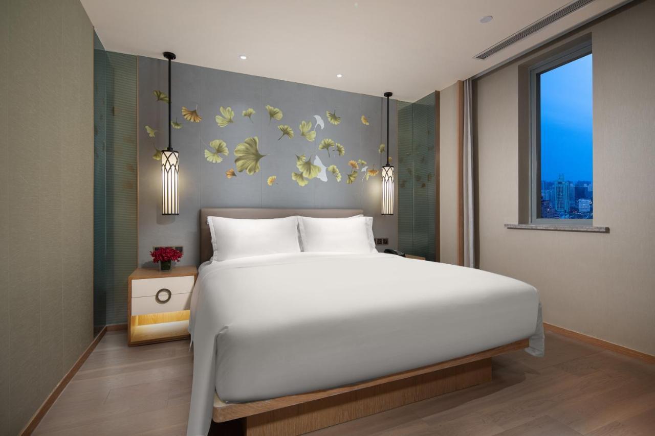 Crowne Plaza Shanghai Nanjing Road, an IHG Hotel Bagian luar foto Deluxe Suite