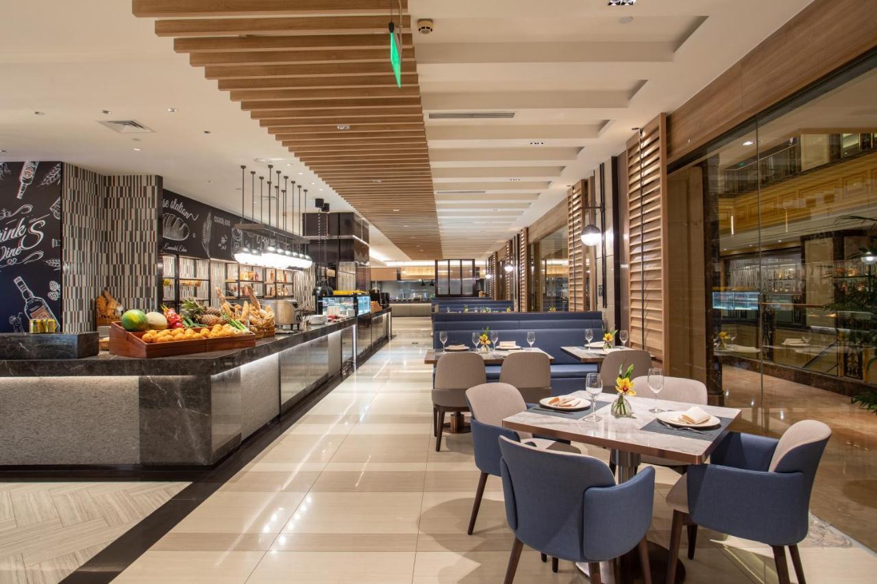 Crowne Plaza Shanghai Nanjing Road, an IHG Hotel Bagian luar foto The restaurant