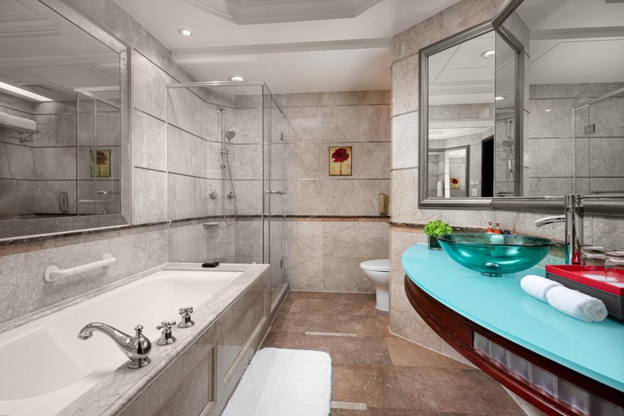 Crowne Plaza Shanghai Nanjing Road, an IHG Hotel Bagian luar foto Bathroom