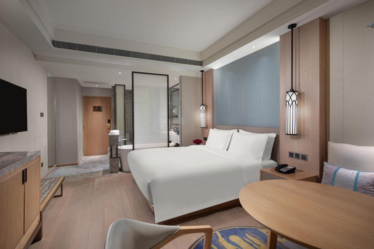 Crowne Plaza Shanghai Nanjing Road, an IHG Hotel Bagian luar foto Deluxe Room
