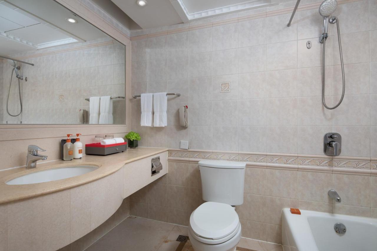 Crowne Plaza Shanghai Nanjing Road, an IHG Hotel Bagian luar foto Bathroom